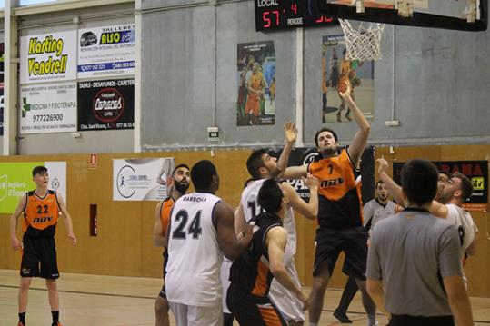 Imatges del partit de l'AB Vendrell. Eix