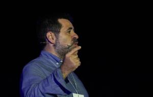 Jordi Sànchez gesticulant durant l'acte unitari del sobiranisme abans de l'1-O el 29 de setembre de 2017. ACN