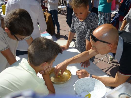 La ciència que es fa els centres educatius del Baix Penedès torna a sortir al carrer. Ajuntament del Vendrell