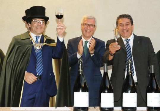 La Confraria del Cava homenatja Tarragona amb motiu dels Jocs Mediterranis. Confraria del Cava