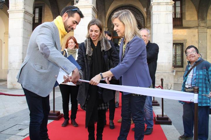 La consellera d'Empresa, Àngels Chacon, va ser l'encarregada d'inaugurar divendres al matí la mostra multisectorial de Vilanova. Ajuntament de Vilanov