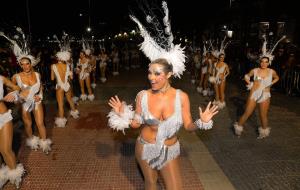 La disbauxa del carnaval de Sitges mobilitza més de dues mil màscares
