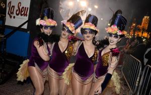 La disbauxa del carnaval de Sitges mobilitza més de dues mil màscares
