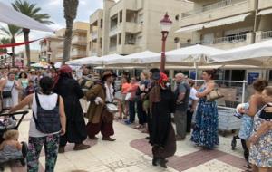 La Festa Pirata segueix creixent al passeig Marítim. Ajuntament de Cubelles