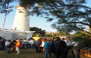 La fira vinícola Temps de Vi va presentar ahir la seva 7a edició en un acte en format afterwork als jardins de l’Espai Far de Vilanova