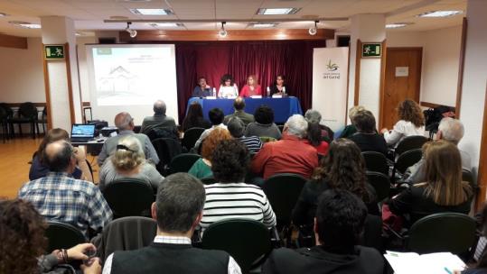 La gent gran del Garraf debat sobre les problemàtiques en l’àmbit de l’habitatge. CC Garraf