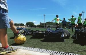 La normativa de la FIFA manté 21 nens sense poder jugar al futbol base català. EIX