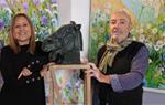 La pintora Gloria Grau exposa a Calafell en exclusiva els 15 quadres que viatjaran a la fira internacional d’art de Taipei. EIX