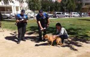 La Policia Local i el Servei de Salut de l’Ajuntament de Vilafranca tornen a controlar que els gossos tinguin implantat el microxip. Ajuntament de Vil
