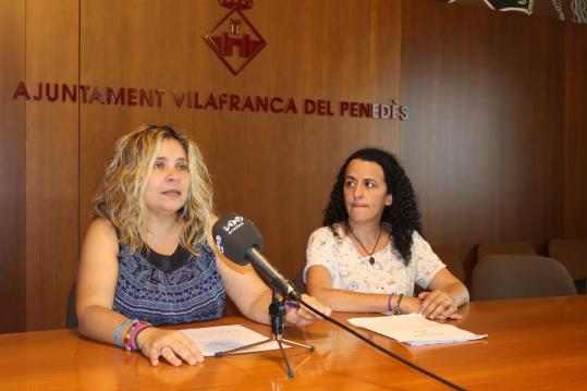 La regidora i la tècnica d’Igualtat de Vilafranca, Montse Arroyo i Eva Millas. Ajuntament de Vilafranca