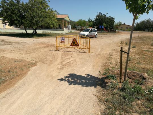 L'Ajuntament de la Bisbal denuncia que diversos motoristes estan destrossant el futur parc del Priorat. Ajuntament de La Bisbal