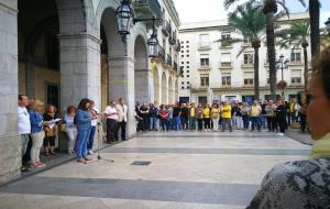 L'Ajuntament de Vilanova penja una pancarta amb el lema 'Republiquem' per reivindicar l'1-O