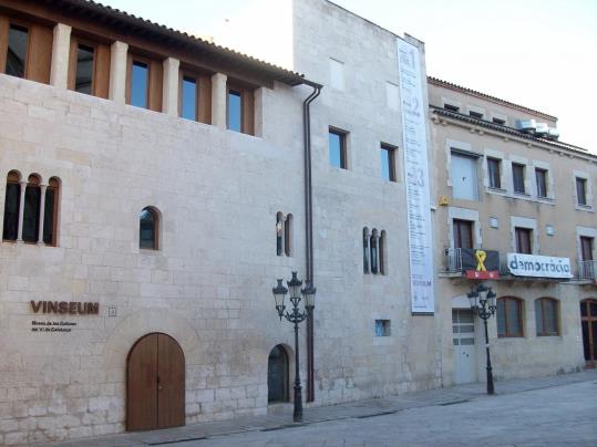 L'ampliació del Vinseum començarà d'aquí un mes amb l'enderroc l'edifici de Cal Pa i Figues. Ramon Filella