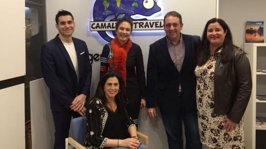 L’empresa vilanovina Camaleon Travel obre la primera franquícia a Santiago de Compostela. EIX