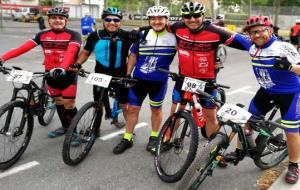 L'equip del BTT Nova Olivella. Eix