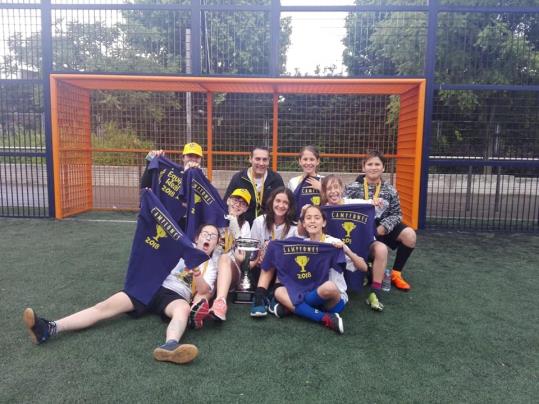 L'equip femení de l'escola Àngel Guimerà es proclama campió del Campionat d’Espanya del Cruyff Court. EIX