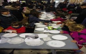 Les AMPAs de Vilanova treuen els menjadors escolars al carrer per reclamar que se'ls mantingui la gestió