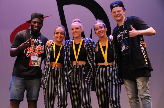 Les ballarines sitgetanes Sol Queralt, Carla Baqués i Joana Boronat, medalla d’or en la World Dance Cup. Ajuntament de Sitges