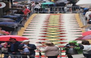 Les catifes de Corpus de Sitges planten cara a la pluja