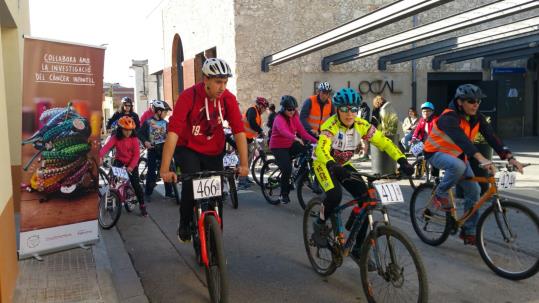 Les Festes de Sant Macari de Moja recapten 600 euros per a la investigació del càncer infantil. Ajuntament d'Olèrdola