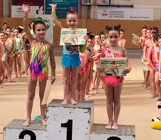 Les gimnastes de l’Associació Gimnàstica Penedès. Eix