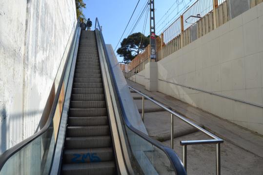 Les noves escales mecàniques del pas sota la via del tren d'Hort Gran arribaran a Sitges abans de finals d'any. Ajuntament de Sitges
