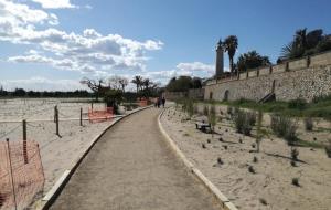 Les obres de naturalització de la platja del Far estan pràcticament enllestides on s’han suprimit 400 places d’aparcament