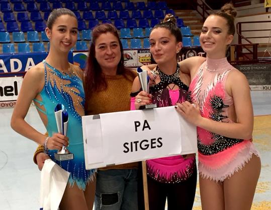 Les patinadores del Club Patinatge Artístic Sitges . Eix