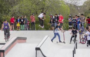 Les Roquetes ofereix un servei gratuït de monitoratge a les pistes de patinatge