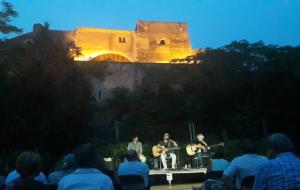 Màgic concert als jardins del Castell de Canyelles amb el grup ‘Veneno en la Piel’. Ajuntament de Canyelles