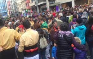 Més de dues mil persones es manifesten a Vilanova i la Geltrú per la defensa dels drets de les dones