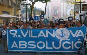 Més d'un miler de persones es manifesten per donar suport als 9 de Vilanova . EIX