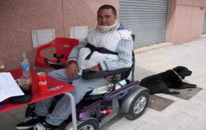 Miguel Bejarano és un calafellenc que fa dotze anys va patir un greu accident laboral que el va deixar tetraplègic. Ramon Filella