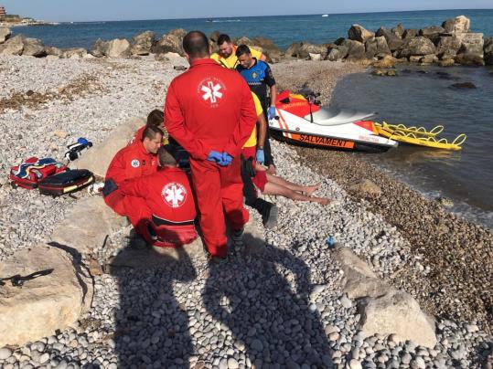 Mor un home de 37 anys ofegat a la platja de les Anquines de Sitges. Policia local de Sitges