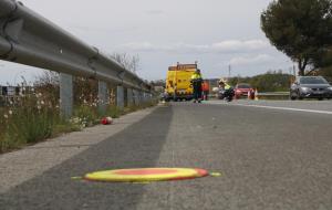 Moren els dos ocupants d'una motocicleta per un xoc frontal amb un turisme a la C-31 a Vilanova i la Geltrú