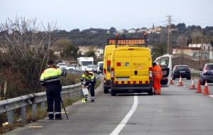 Moren els dos ocupants d'una motocicleta per un xoc frontal amb un turisme a la C-31 a Vilanova i la Geltrú