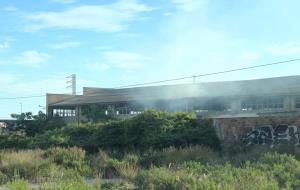 Nou incendi intencionat en una nau industrial abandonada al polígon Masia Barreres