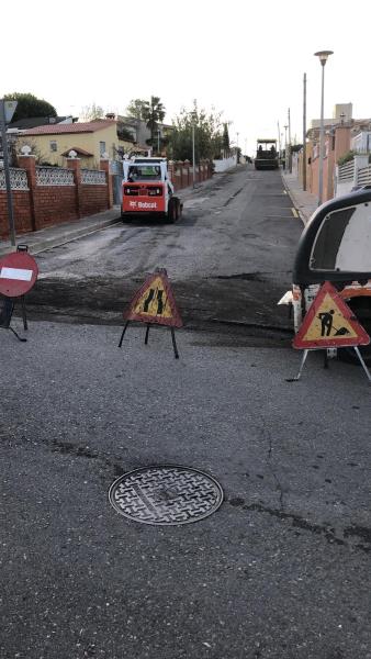 Obres de reparació de paviment i canvis de sentit de circulació a l'Oasis del Vendrell. Ajuntament del Vendrell