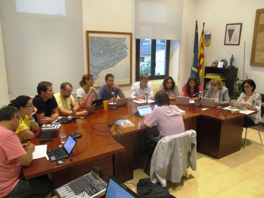 Olèrdola penjarà llaços grocs i plaques commemoratives en els 3 locals on es va votar l'1 d'octubre. Ajuntament d'Olèrdola