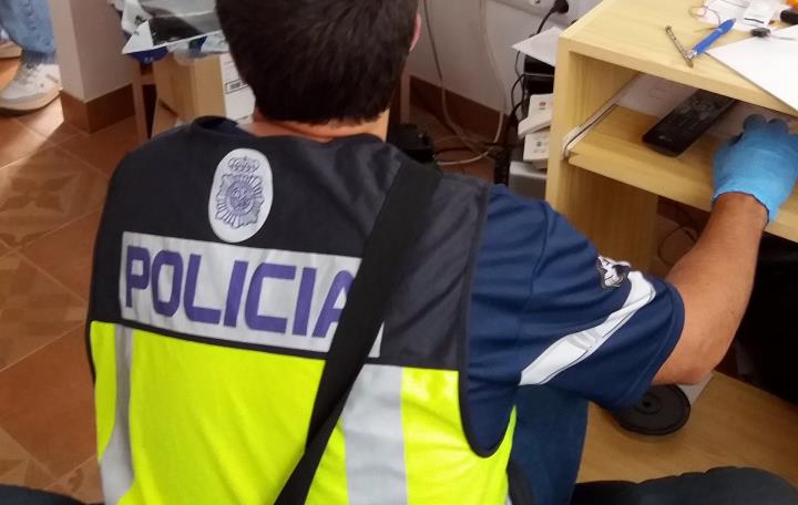 Operació policial a Vilanova contra una organització dedicada a l'explotació laboral de dones vietnamites. ACN