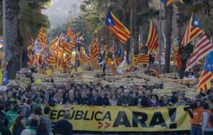 Pla general de la capçalera de la manifestació de l'ANC al passatge Colom de Barcelona, l'11 de març de 2018. ACN