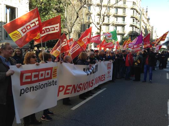 Pla General de la concentració de pensionistes i jubilats davant de la Delegació del Govern a Barcelona, el 6 de març de 2018. ACN