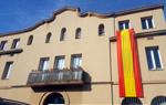 Pla general de la façana de l'Ajuntament de Vilanova del Camí amb la bandera espanyola. 11 d'octubre del 2018. Ajt Vilanova del Camí