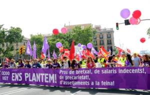 Pla general de la pancarta'Ens plantem!' a la manifestació d'UGT i CCOO a Barcelona per la recuperació del poder adquisitiu dels salaris als convenis 