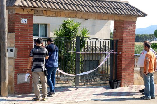 Pla general de l'habitatge de la Bisbal del Penedès on ha mort un home el 17 de juliol de 2018. Els Mossos d'Esquadra precinten l'accés. ACN