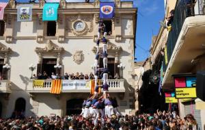 Pla general del 3 de 9 amb folre descarregat pels Capgrossos de Mataró a la diada castellera de Tots Sants 2018