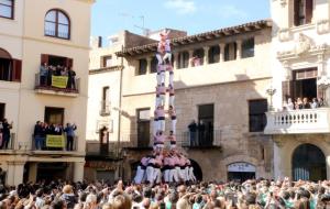 Pla general del 3 de 9 amb folre descarregat pels Xiquets de Tarragona a la diada castellera de Tots Sants 2018