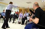 Pla general del grup d'un grup de persones amb discapacitat intel·lectual en un taller amb els Mossos d'Esquadra a Malgrat de Mar. ACN
