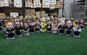 Pla general dels nous caganers de Caganer.com amb el llaç groc al mig i els empresonats als costats el 6 de novembre de 2018. ACN