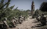 Pla general d'una recreació de la batalla de Carenten al poble abandonat de Marmellar. Mirasud Producciones